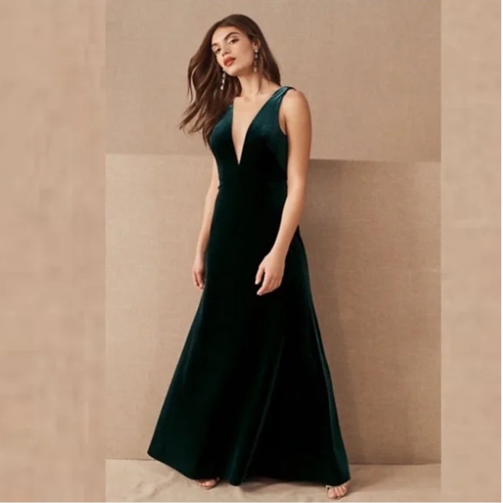 Elegant Deep Green Velvet Evening Gown